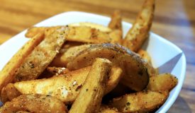 Spicy potato wedges